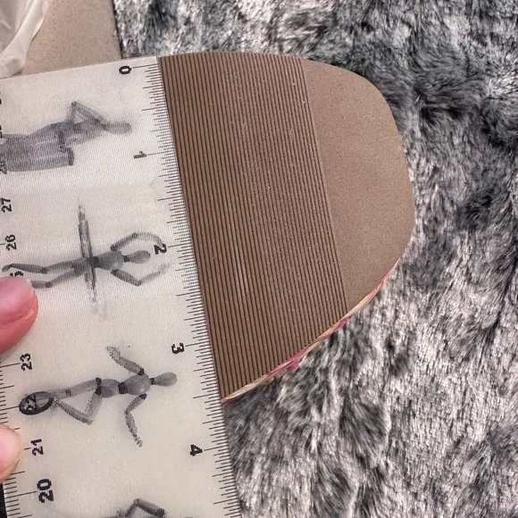 Torrid Size 11.5 Pink Wide Width T-Strap Platform Raffia Wedge Sandals NWT - Picture 8 of 10